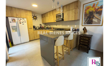 SE ARRIENDA CASA MEDIANERA EN UNIDAD CERRADA CON PORTERA 24 HORAS