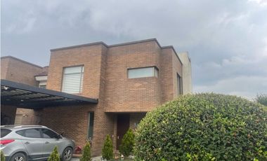 Arriendo espectacular Casa Conjunto Palo de Agua  en cota