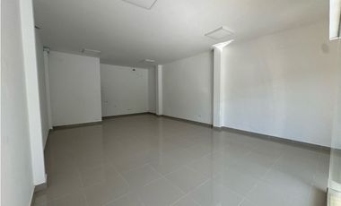 Espectacular local en centro comercial