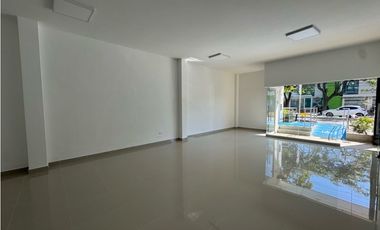 Espectacular local en centro comercial