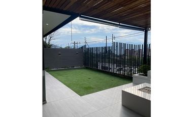 CASA EN VENTA SECTOR LOMA DEL ATRAVESADO - ENVIGADO