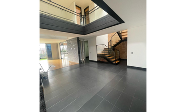CASA EN VENTA SECTOR LOMA DEL ATRAVESADO - ENVIGADO