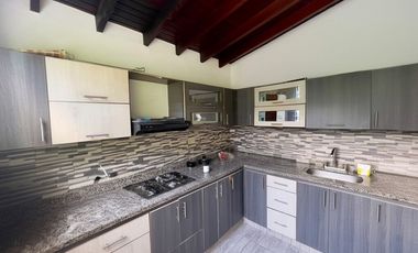 VENTA DE CASA EN GUAYABAL SECTOR SANTA FE RANGO 4 d