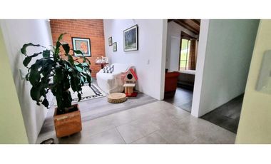 VENDO CASA ESQUINERA SABANETA ANTIOQUIA 3 ALCOBAS CON BAŇO JARDIN EN L