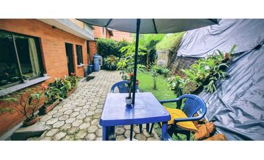 VENDO CASA ESQUINERA SABANETA ANTIOQUIA 3 ALCOBAS CON BAŇO JARDIN EN L