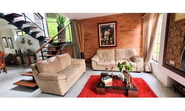 VENDO CASA ESQUINERA SABANETA ANTIOQUIA 3 ALCOBAS CON BAŇO JARDIN EN L