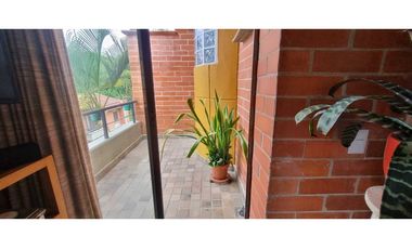 VENDO CASA ESQUINERA SABANETA ANTIOQUIA 3 ALCOBAS CON BAŇO JARDIN EN L