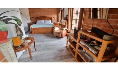 VENDO CASA ESQUINERA SABANETA ANTIOQUIA 3 ALCOBAS CON BAŇO JARDIN EN L