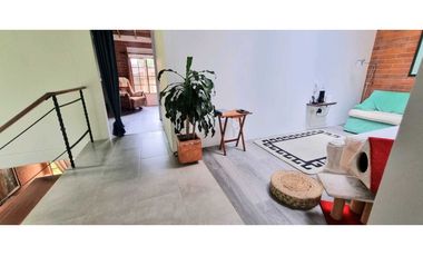 VENDO CASA ESQUINERA SABANETA ANTIOQUIA 3 ALCOBAS CON BAŇO JARDIN EN L