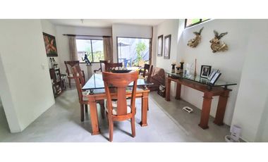 VENDO CASA ESQUINERA SABANETA ANTIOQUIA 3 ALCOBAS CON BAŇO JARDIN EN L