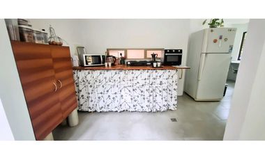 VENDO CASA ESQUINERA SABANETA ANTIOQUIA 3 ALCOBAS CON BAŇO JARDIN EN L