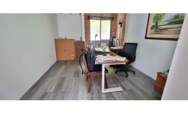 VENDO CASA ESQUINERA SABANETA ANTIOQUIA 3 ALCOBAS CON BAŇO JARDIN EN L