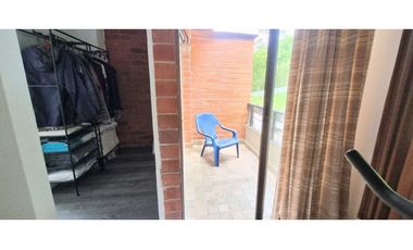 VENDO CASA ESQUINERA SABANETA ANTIOQUIA 3 ALCOBAS CON BAŇO JARDIN EN L