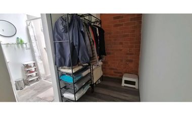 VENDO CASA ESQUINERA SABANETA ANTIOQUIA 3 ALCOBAS CON BAŇO JARDIN EN L