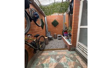 SE VENDE HERMOSA CASA EN LA URBANIZACIÓN VILLAMARA