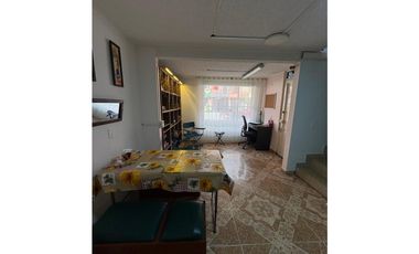 SE VENDE HERMOSA CASA EN LA URBANIZACIÓN VILLAMARA