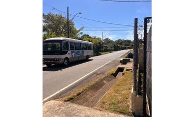 Vivienda a la Venta con local para tienda