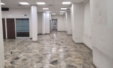 Edificio institucional  de oficinas en arriendo