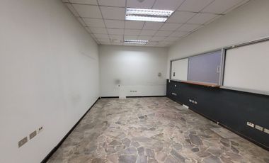 Edificio institucional  de oficinas en arriendo