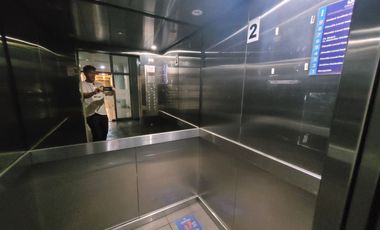 Edificio institucional  de oficinas en arriendo
