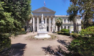 Edificio institucional  de oficinas en arriendo