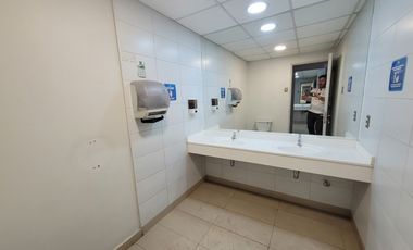 Edificio institucional  de oficinas en arriendo