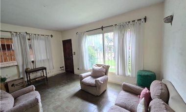 Chalet 3 amb. Azcuenaga al 600