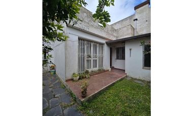 Chalet 3 amb. Azcuenaga al 600