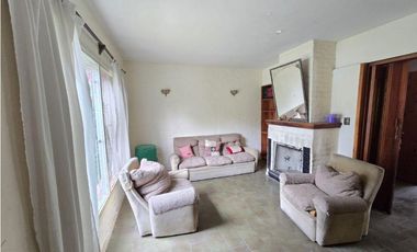 Chalet 3 amb. Azcuenaga al 600