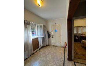 CHALET DE 4 AMBIENTES - BARRIO POMPEYA