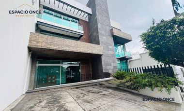 Edificio Comercial en Lomas de Cortes
