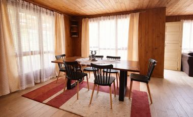 Amplia casa en arriendo por año corrido. El Quisco