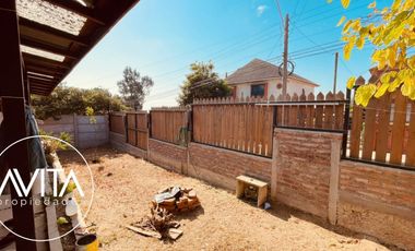 Amplia casa en arriendo por año corrido. El Quisco