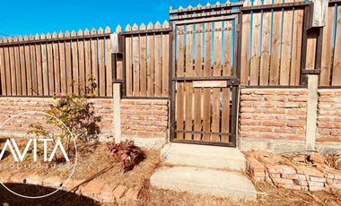 Amplia casa en arriendo por año corrido. El Quisco