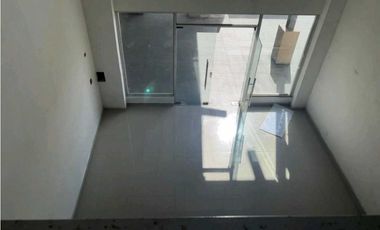 ALQUILER DE LOCAL + MEZZANINE EN MILLA 8 DE  141MTS2