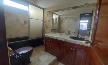 Alquiler de amplio departamento en Lomas de Urdesa