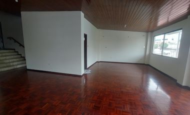 Alquiler de amplio departamento en Lomas de Urdesa