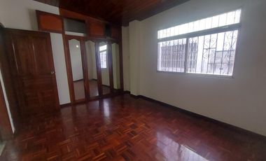 Alquiler de amplio departamento en Lomas de Urdesa