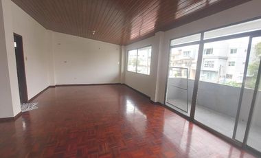 Alquiler de amplio departamento en Lomas de Urdesa