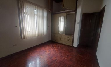 Alquiler de amplio departamento en Lomas de Urdesa