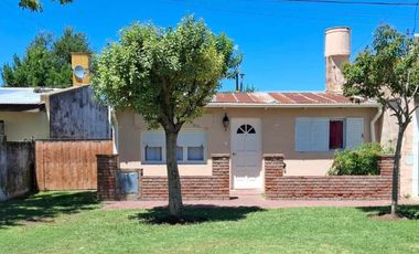 Casa en venta en Ameghino