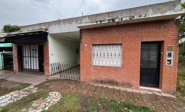 CASA 4 AMBIENTES + LOCAL COMERCIAL EN LIBERTAD