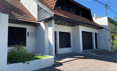 CASA EN VENTA EN PEHUAJÓ CON PILETA