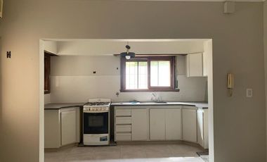 CASA EN VENTA EN PEHUAJÓ CON PILETA