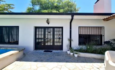 CASA EN VENTA EN PEHUAJÓ CON PILETA