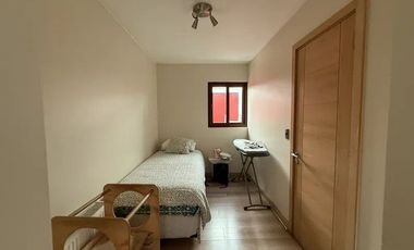 Casa en arriendo c/ estacionamiento en San Carlos de Apoquindo