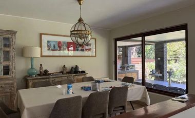 Casa en arriendo c/ estacionamiento en San Carlos de Apoquindo