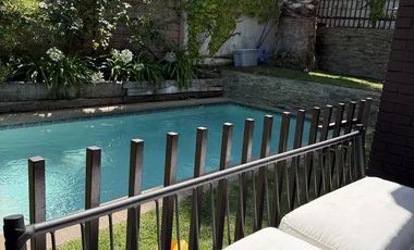 Casa en arriendo c/ estacionamiento en San Carlos de Apoquindo