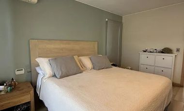 Casa en arriendo c/ estacionamiento en San Carlos de Apoquindo