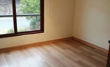 Casa en arriendo c/ estacionamiento en San Carlos de Apoquindo